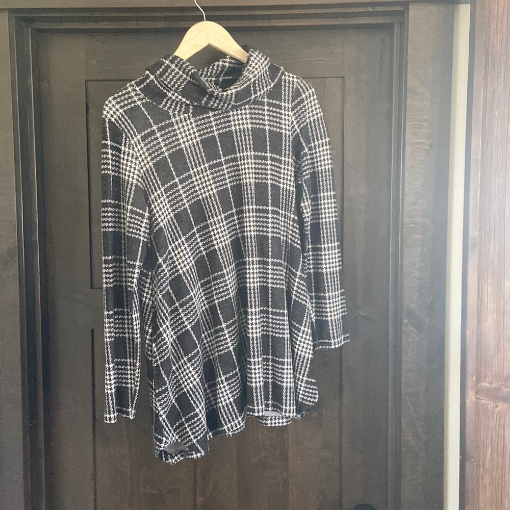Erin London Sweater, size medium